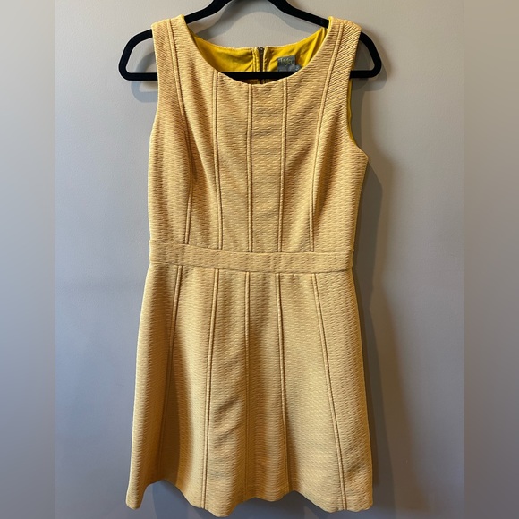 Taylor Womeen’s yellow dress - Size 10 - Picture 3 of 8